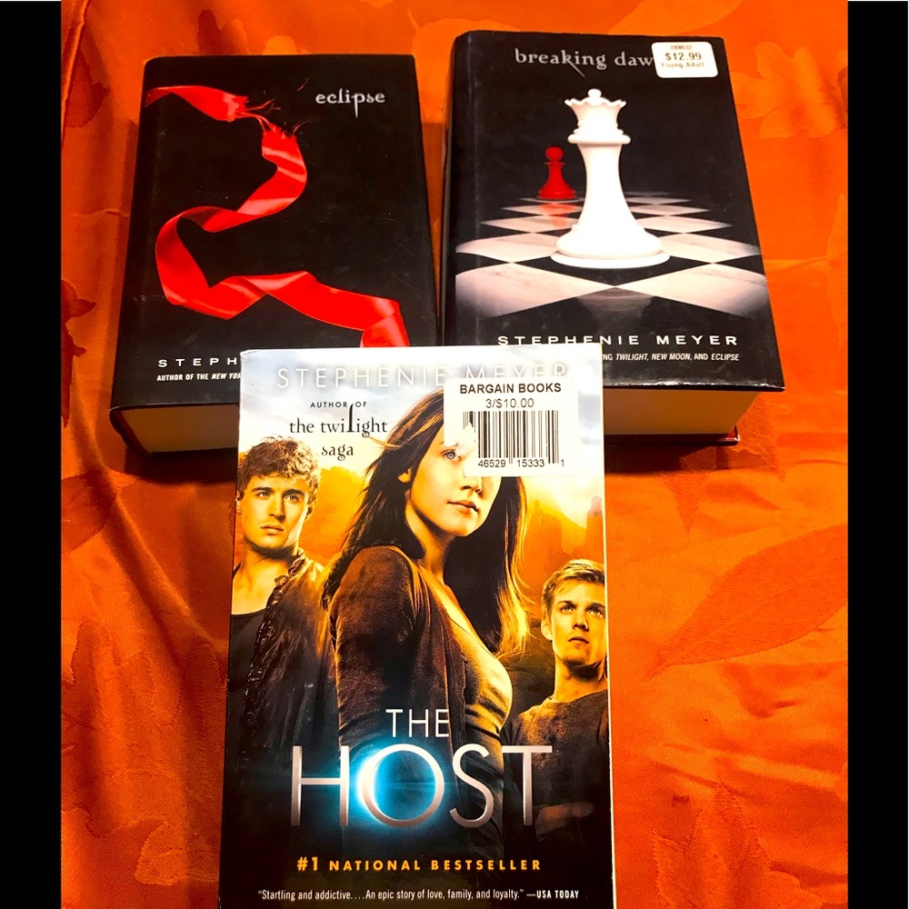 Set of 3, like New. Stephanie Meyer books. Includes 2 hard/ SoftBack Books.